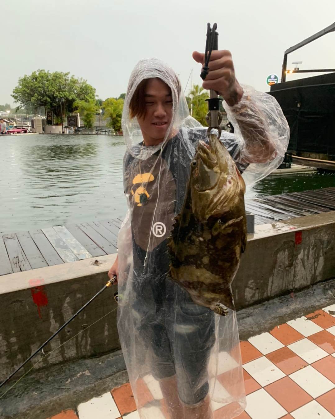 A pool that can’t swim, but can fish? Gills Fishing Singapore.